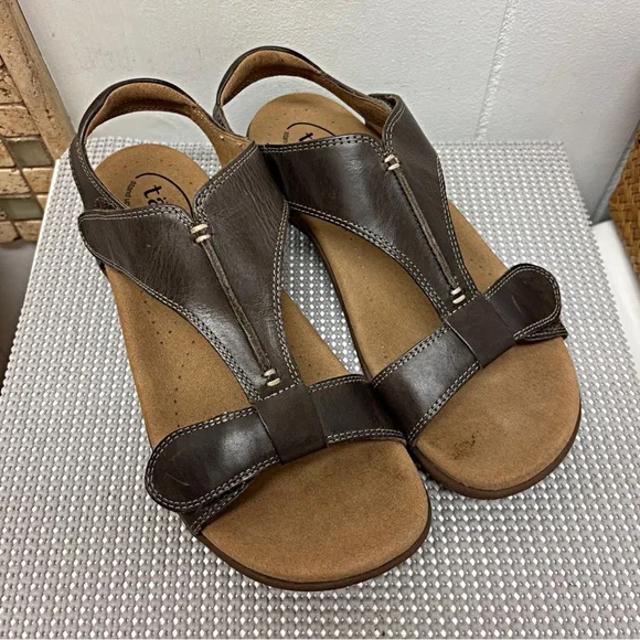 Taos Footwear Dark Brown Leather Sandals - Picture 2 of 13